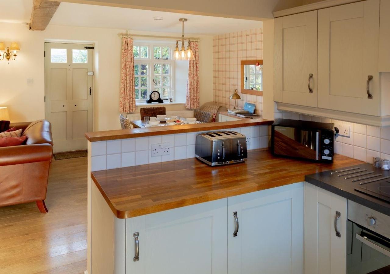 Jasmine Cottage - 2 Bedroom In Heart Of Bourton! Exterior photo