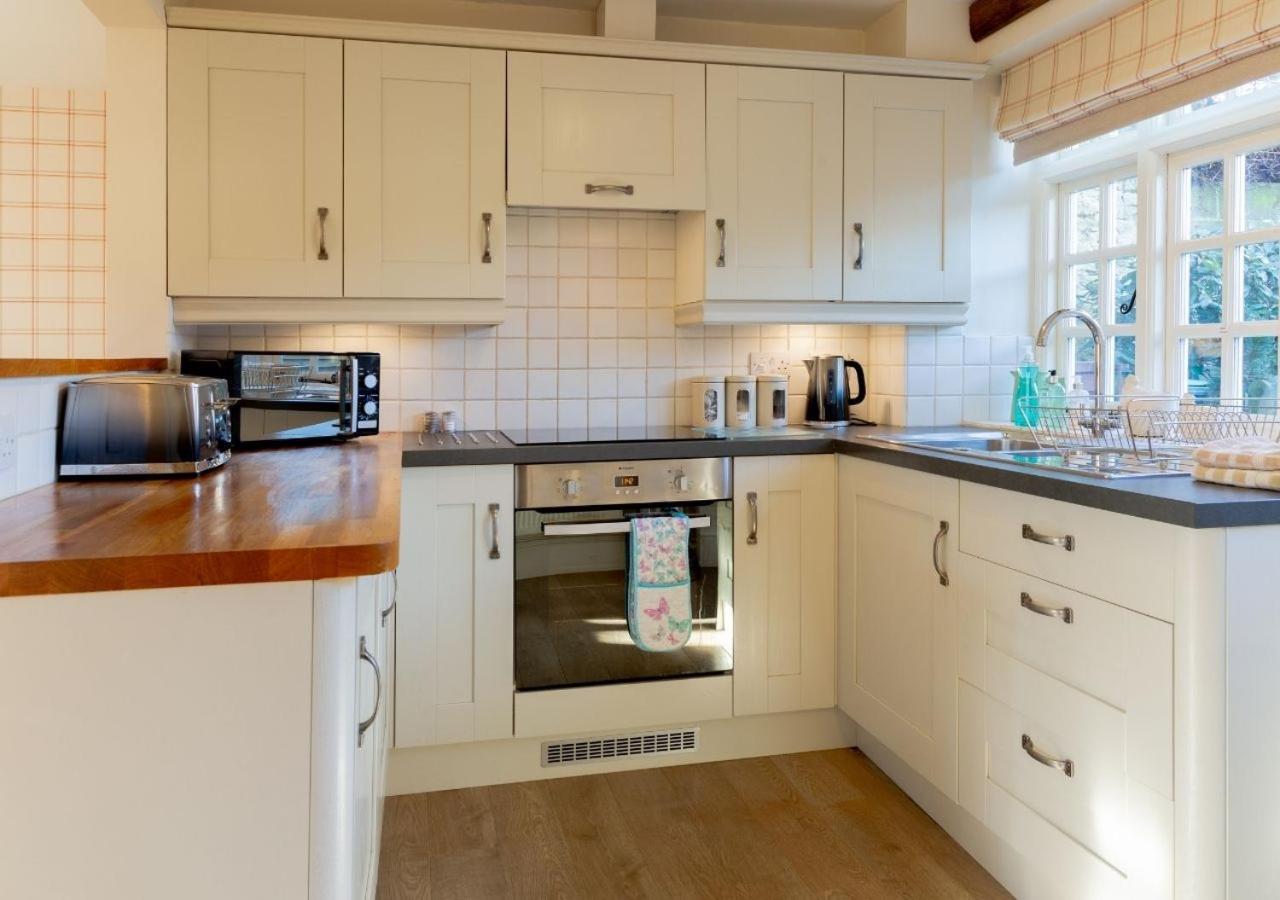 Jasmine Cottage - 2 Bedroom In Heart Of Bourton! Exterior photo
